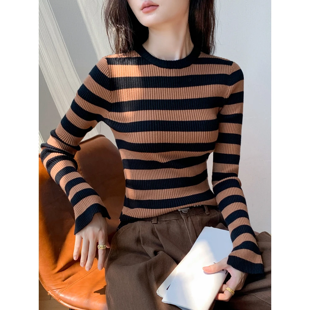 一眼就喜欢上了！条纹长袖针织衫女秋季新款修身别致高级感打底衫