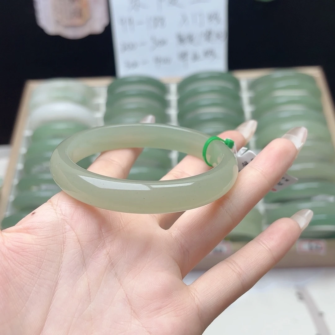 未镶嵌手镯石英质玉60