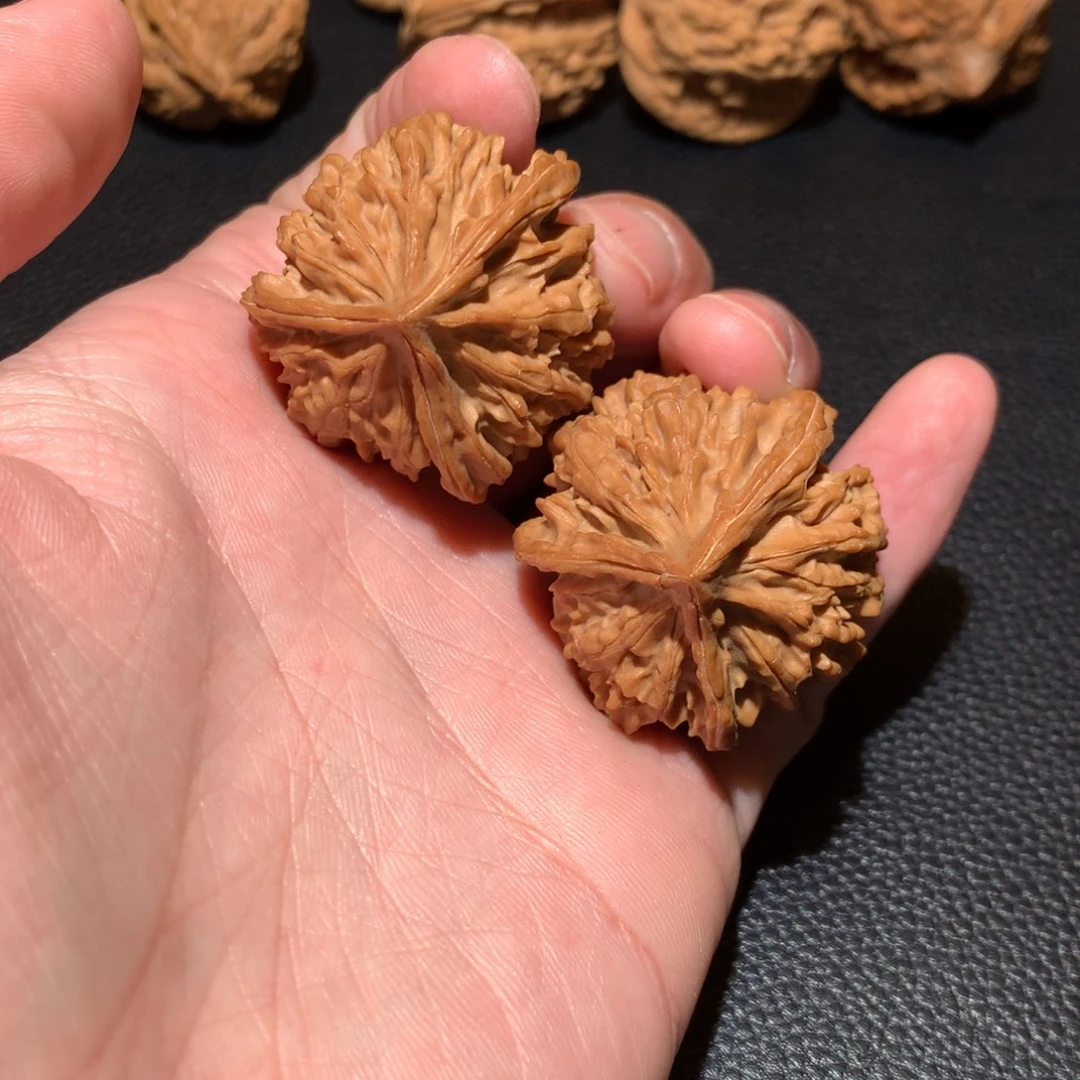 把件文玩核桃三棱37