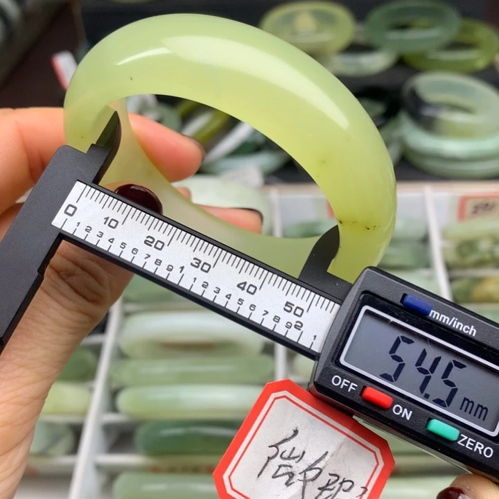 蛇纹石玉未镶嵌手镯368