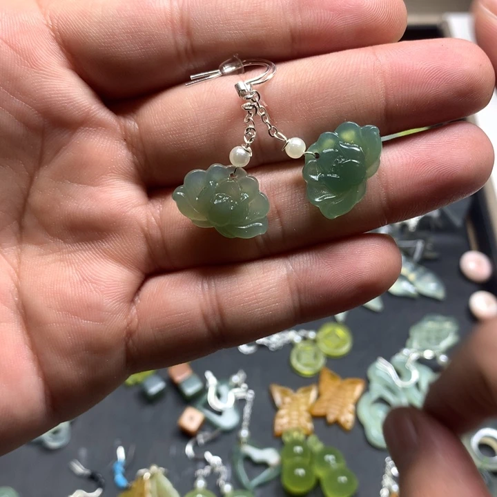 蛇纹石玉耳钉足银镀金镶嵌