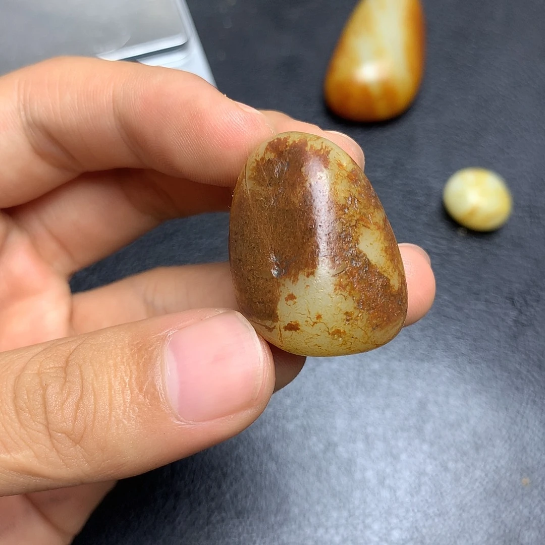 舔***齿未镶嵌和田玉（糖玉）挂件