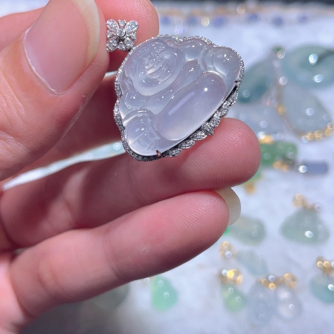 伊***柠翡翠18K金镶嵌颈饰翡翠