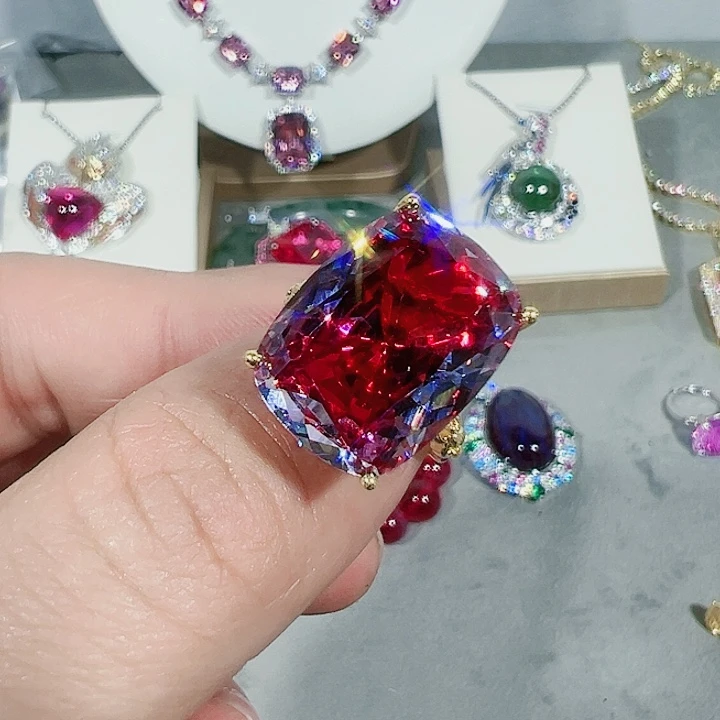 红宝石颈饰未镶嵌