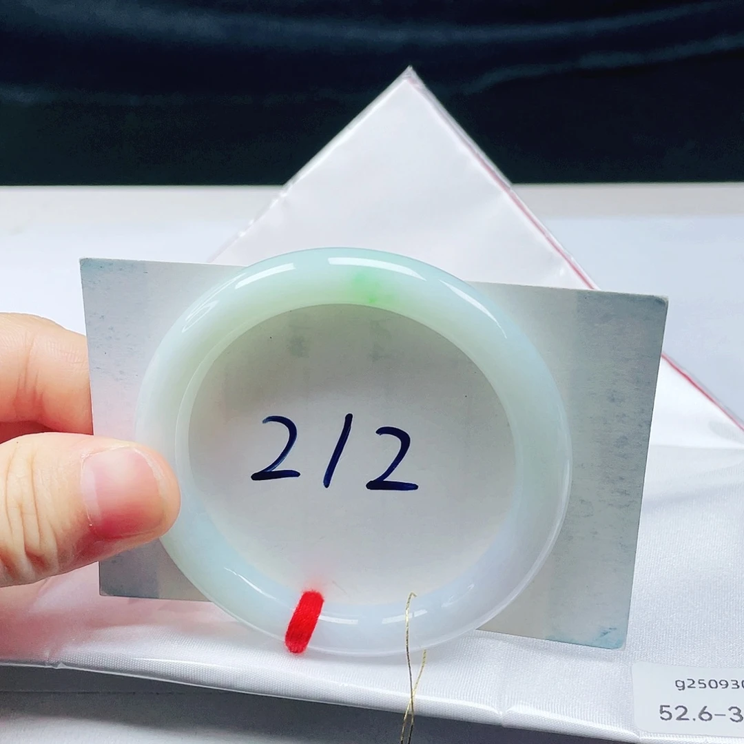 翡翠未镶嵌手镯（圆镯）