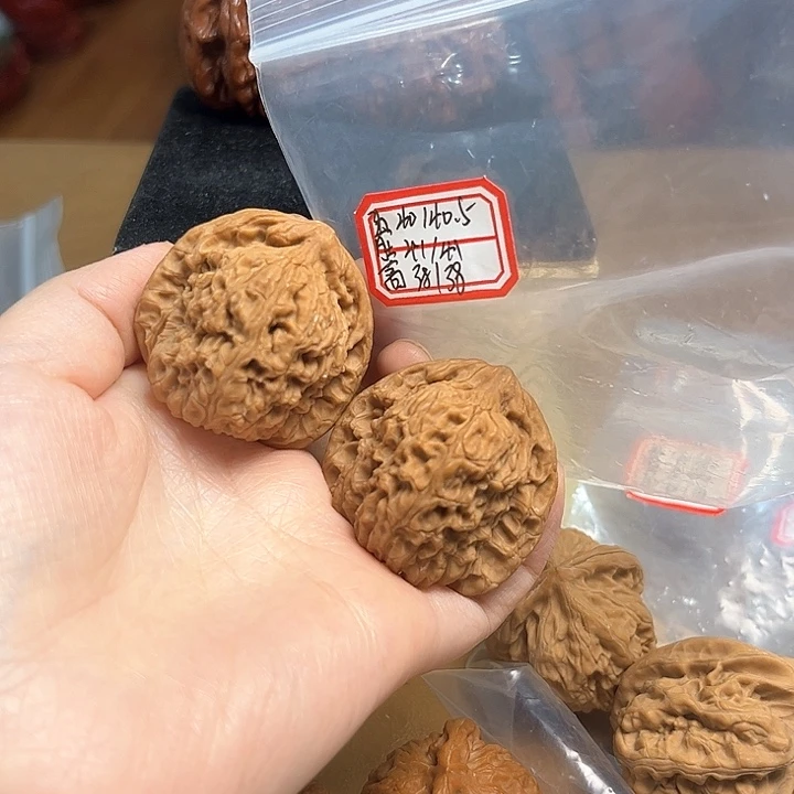 把件文玩核桃赵喜满南将石有微黄圈