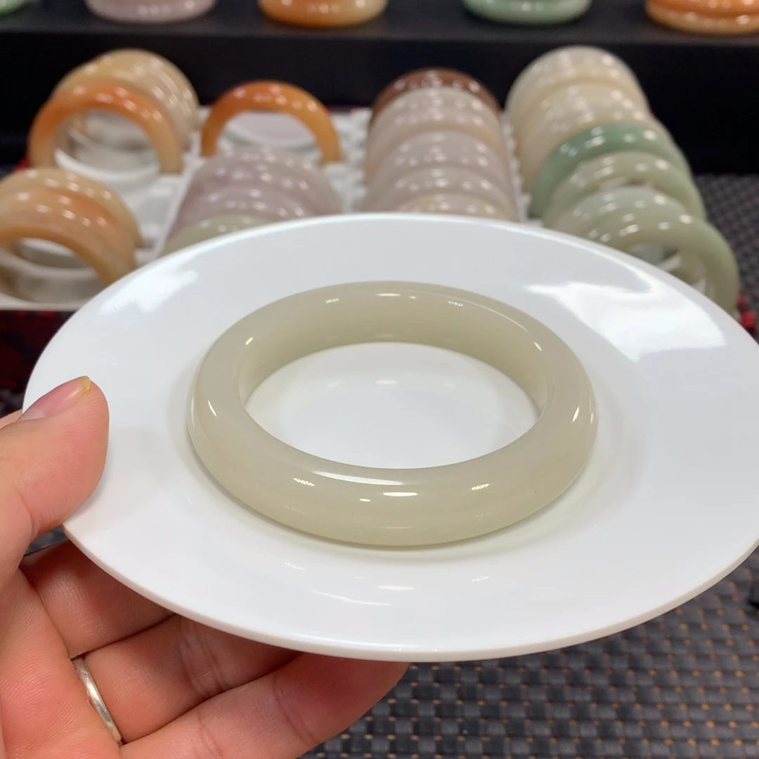 石英质玉（佘太翠）未镶嵌手镯漏60.7豆青2号