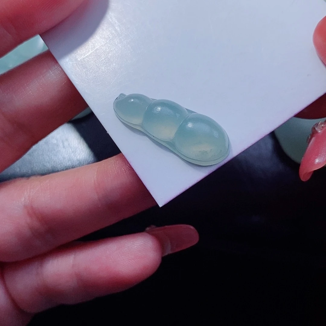 淘***波定制翡翠未镶嵌翡翠