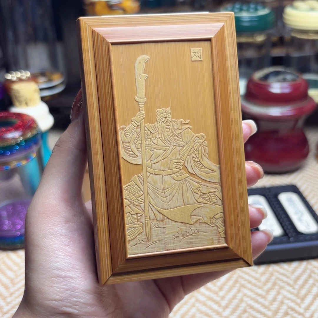 朱军雕刻关羽金钟盒