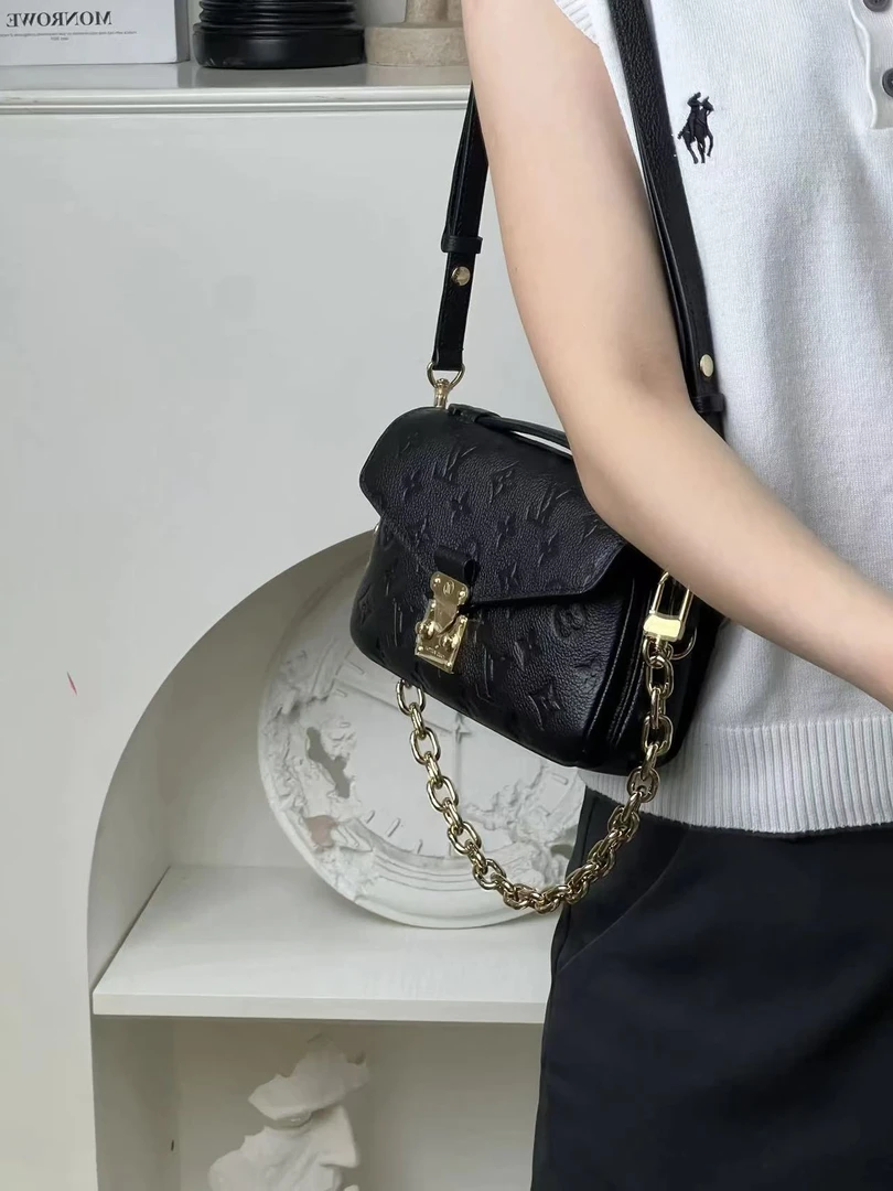 99新 LouisVuitton/路易威登 新款小邮差全皮黑单肩包/甄选