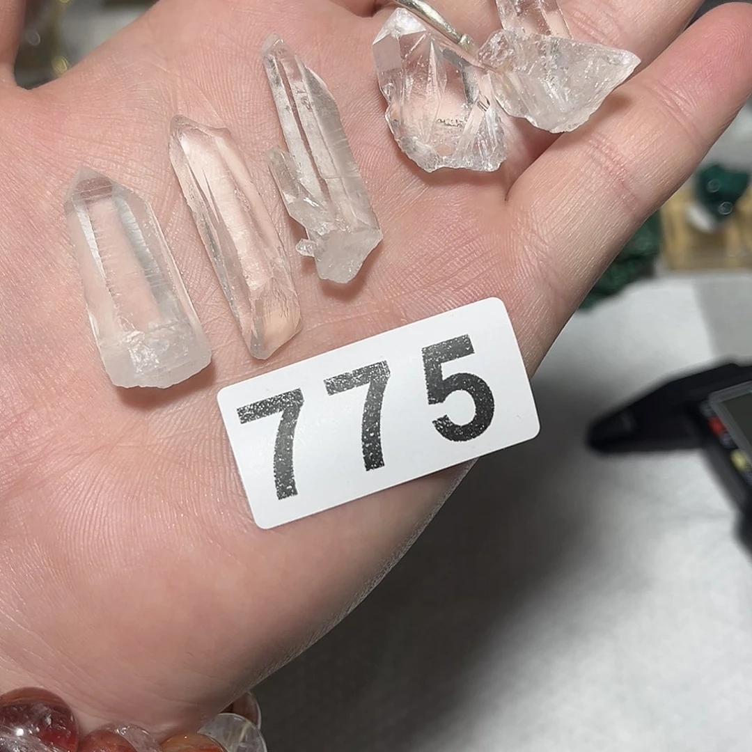 未镶嵌水晶大型摆件（非配饰）?****