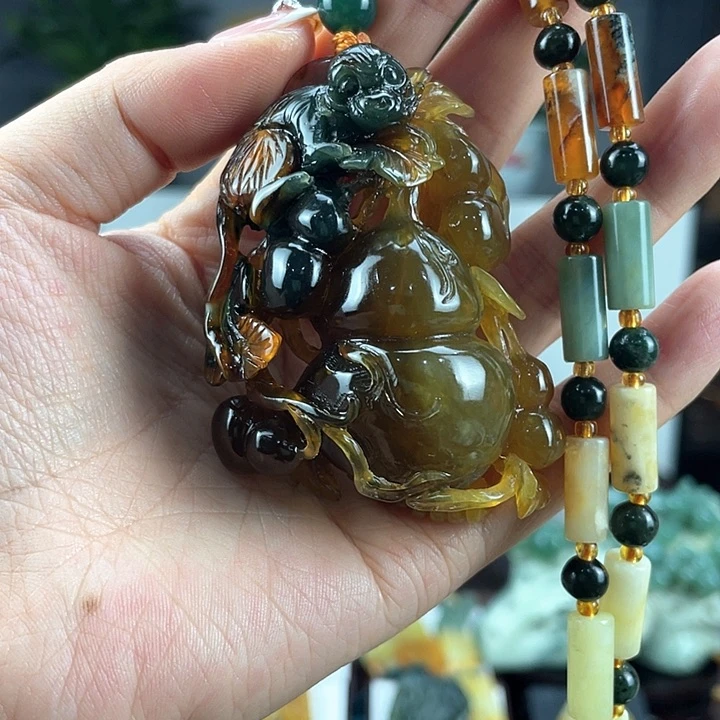 蛇纹石玉颈饰未镶嵌