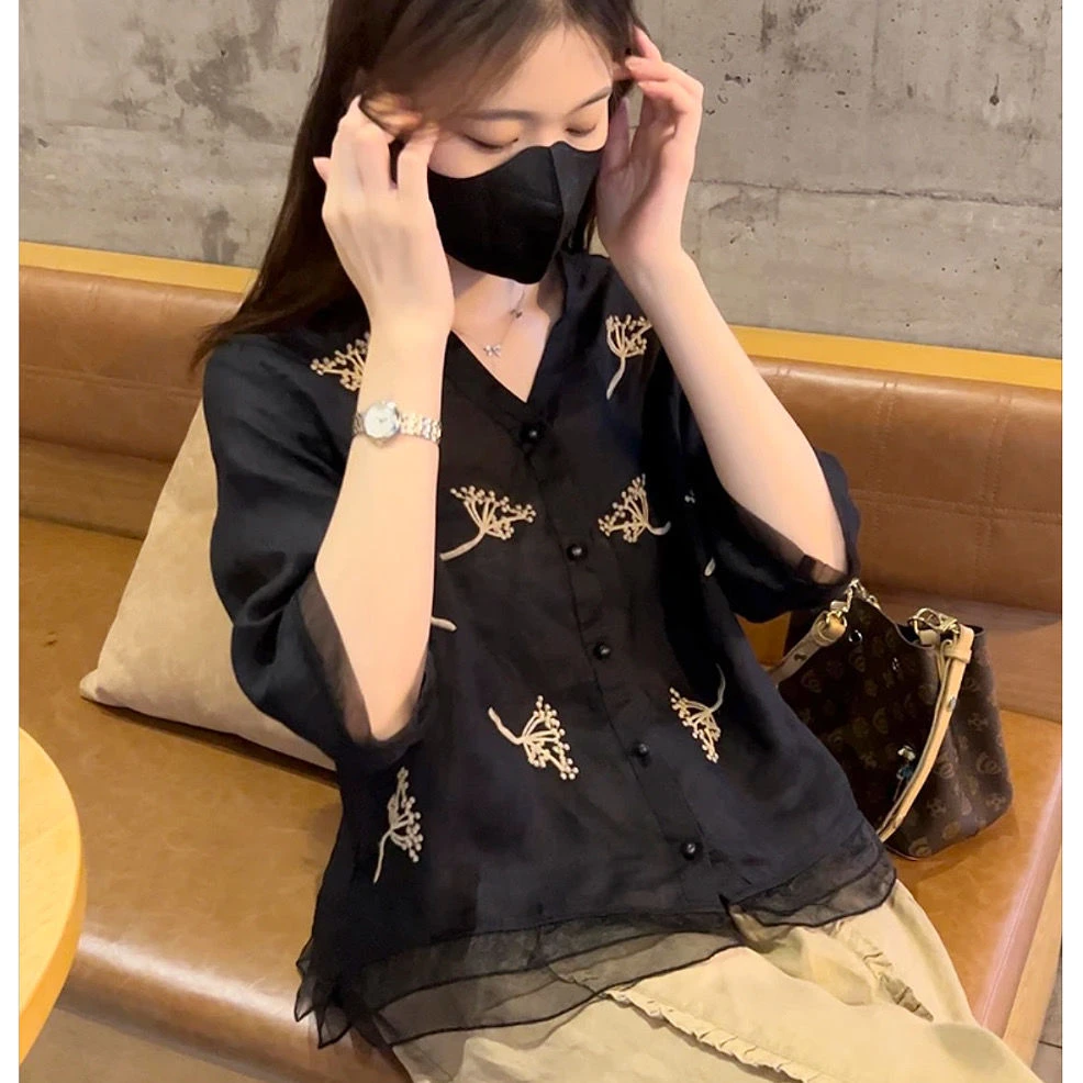 V领刺绣棉麻衬衫2025夏季新款刺绣气质开衫休闲宽松短袖上衣显瘦