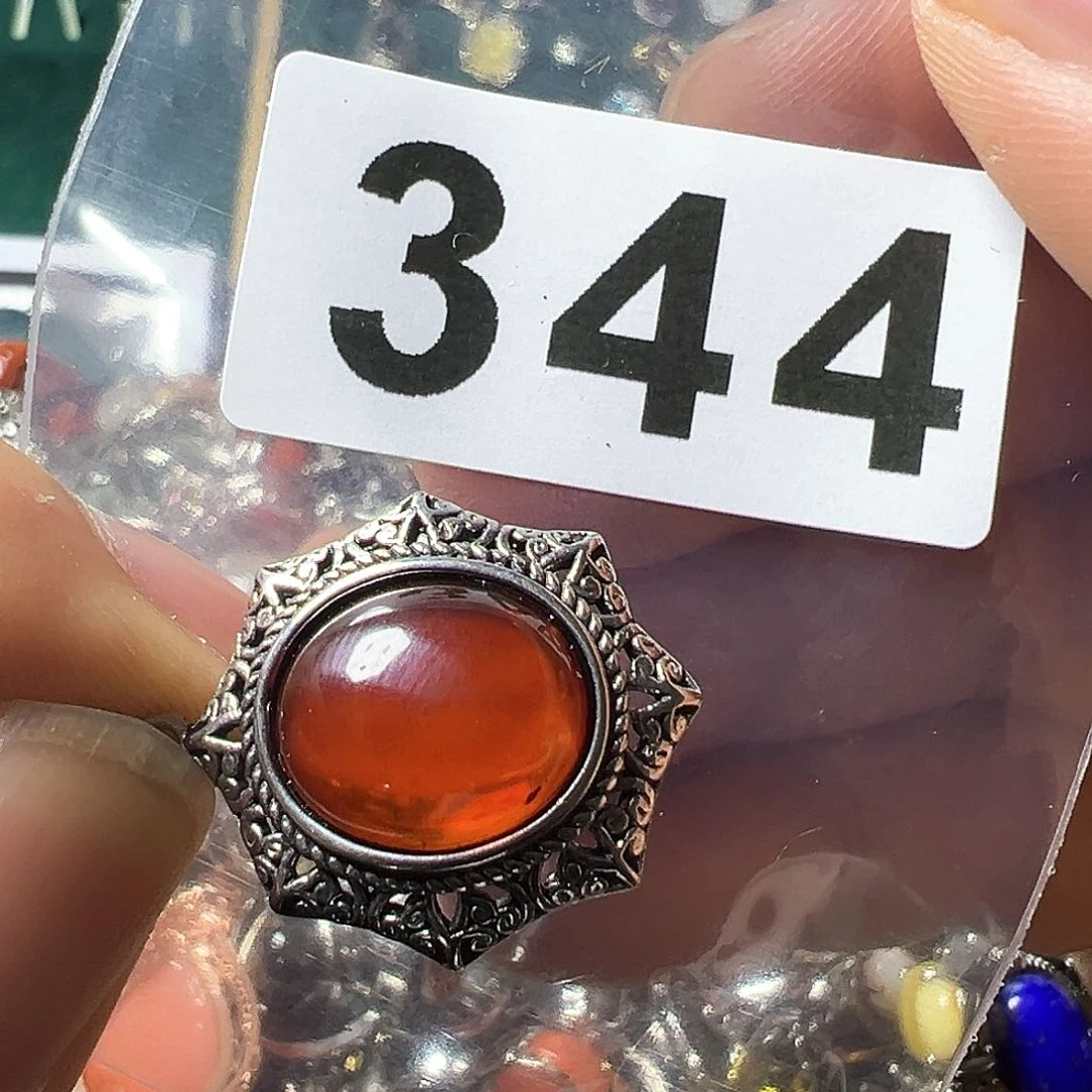 血珀颈饰未镶嵌血珀吊坠带皮绳发货