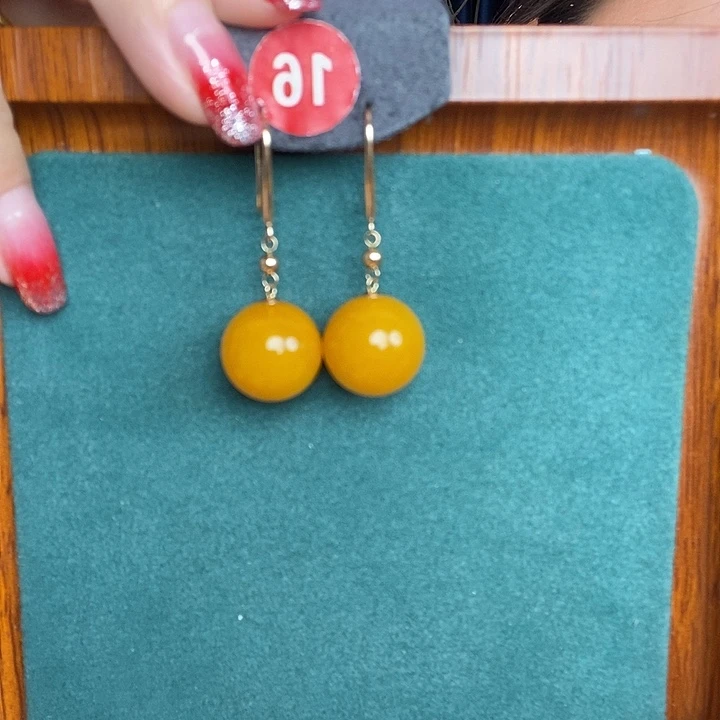 18K金镶嵌蜜蜡耳饰耳吊