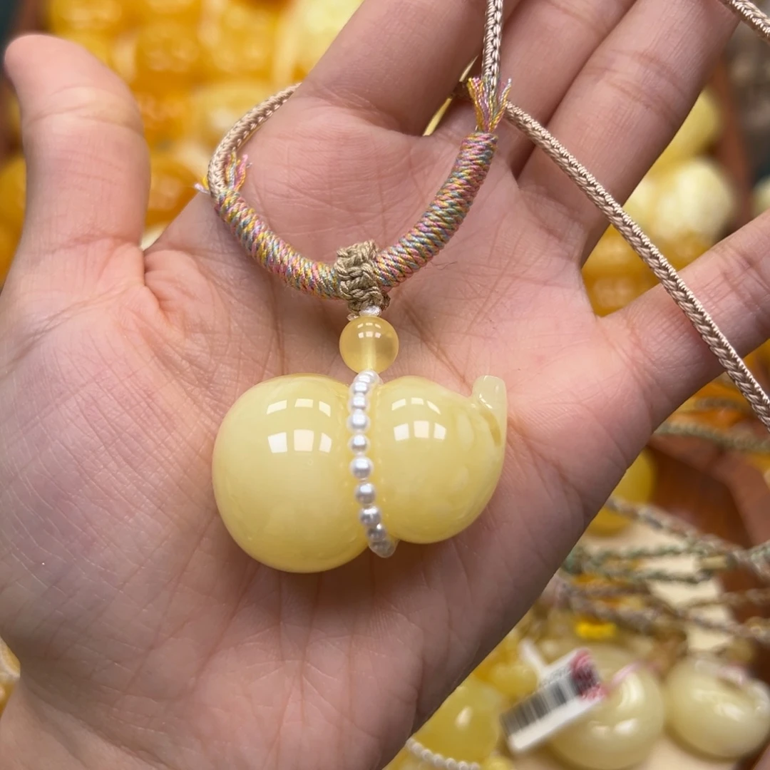 琥珀未镶嵌颈饰蜜蜡