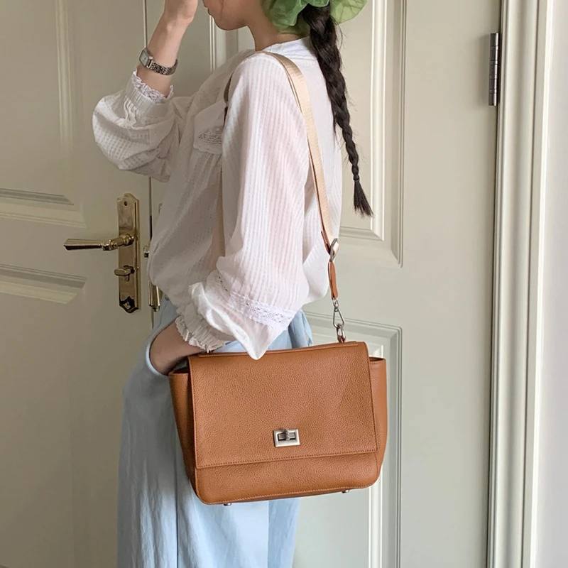 韩系大容量公文包2025新款休闲风真皮斜挎包女极简牛皮通勤女包
