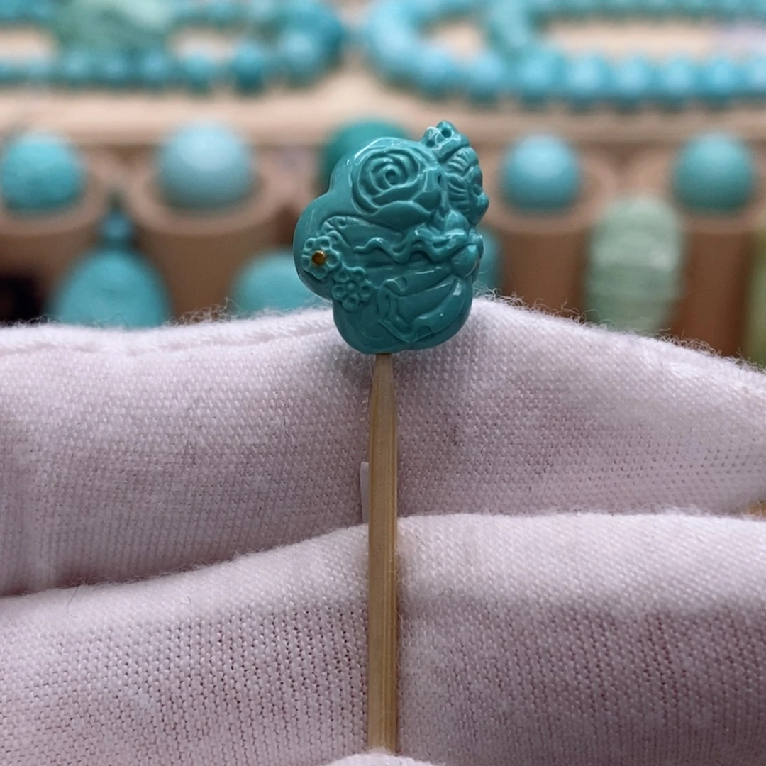 绿松石未镶嵌珠宝奇石