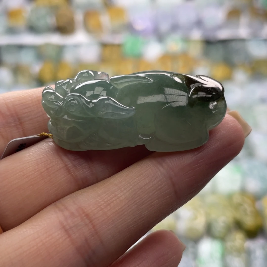 翡翠未镶嵌颈饰貔貅