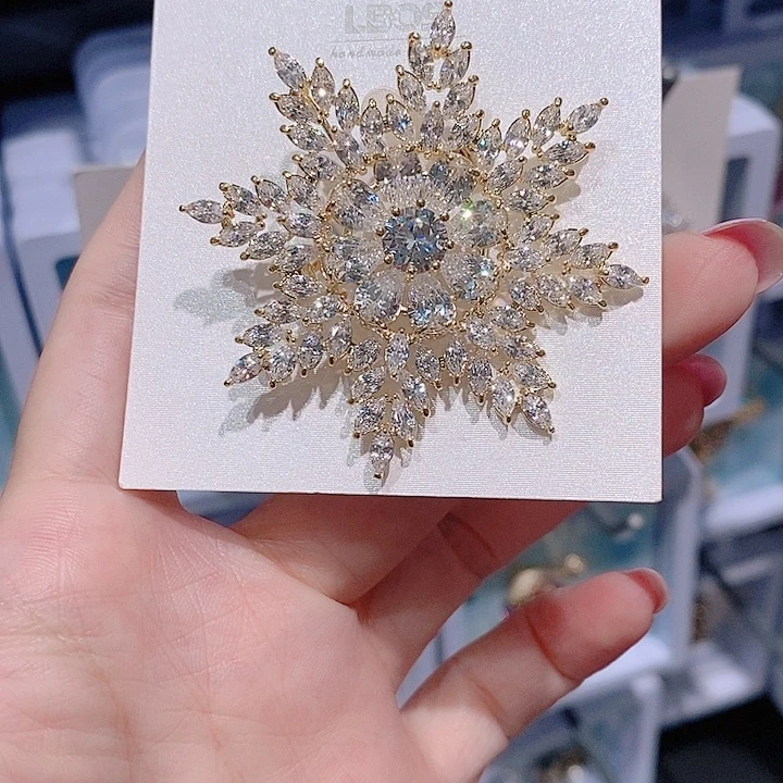 锆石铜合金雪花胸针