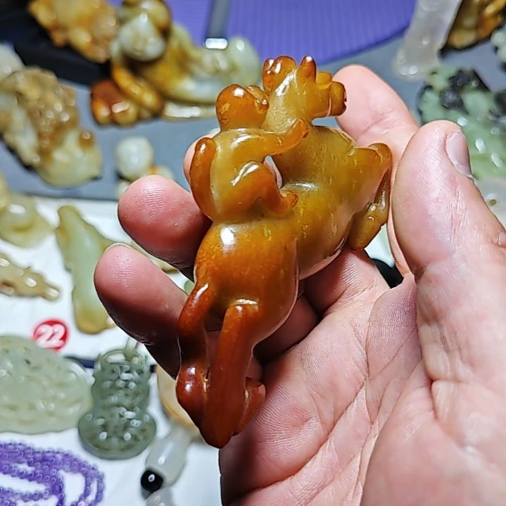 和田玉未镶嵌颈饰水**花