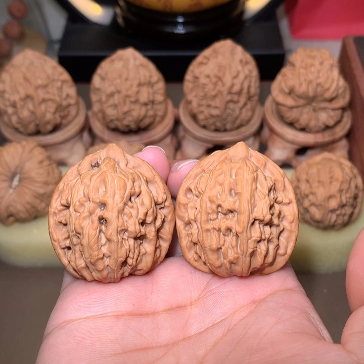文玩核桃把件明眸虎头