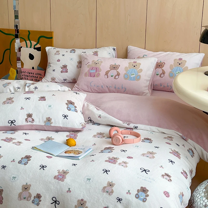 MX 8645 新款牛奶绒印花混搭系列四件套 熊熊的一家