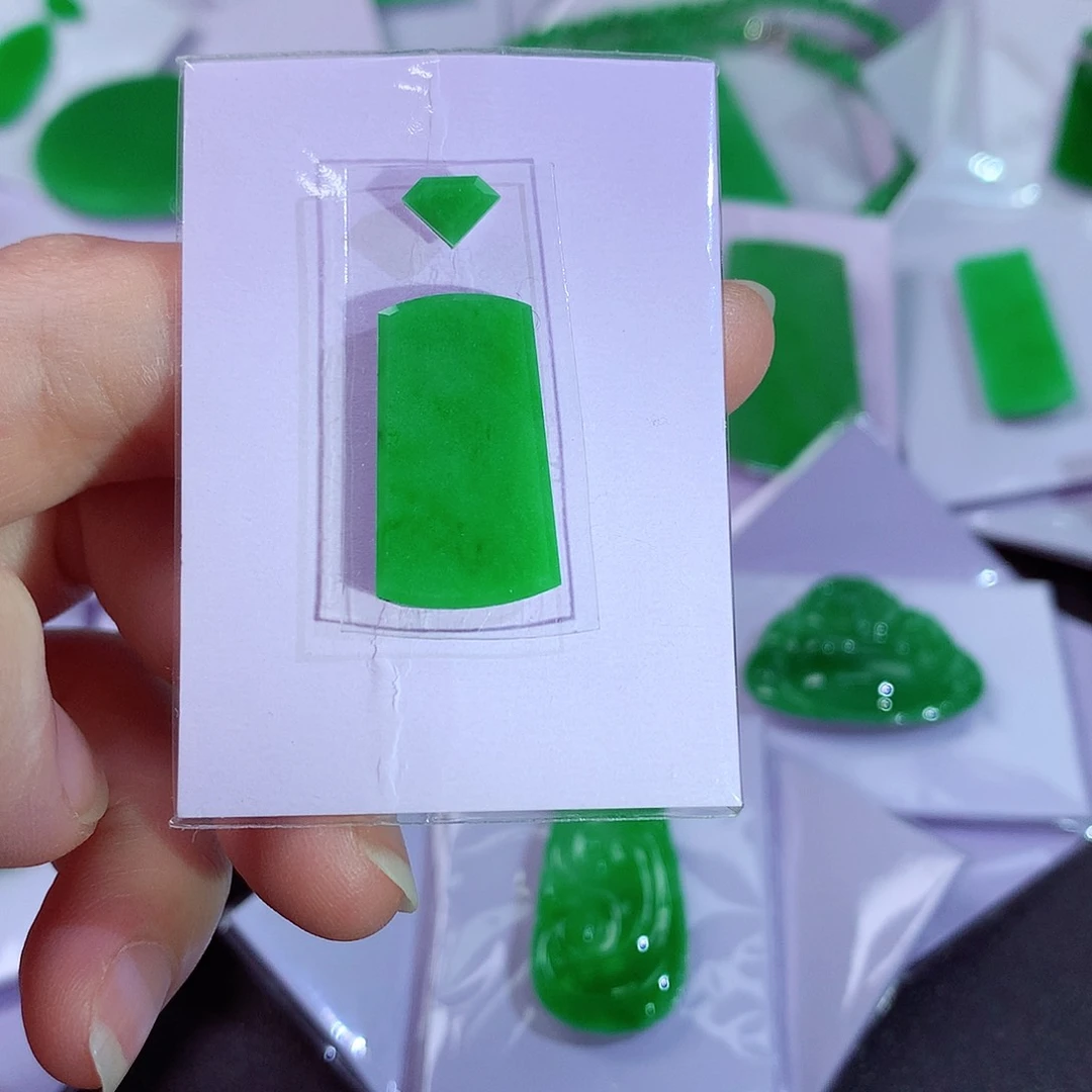 吊坠(赠链)未镶嵌翡翠天然翡翠