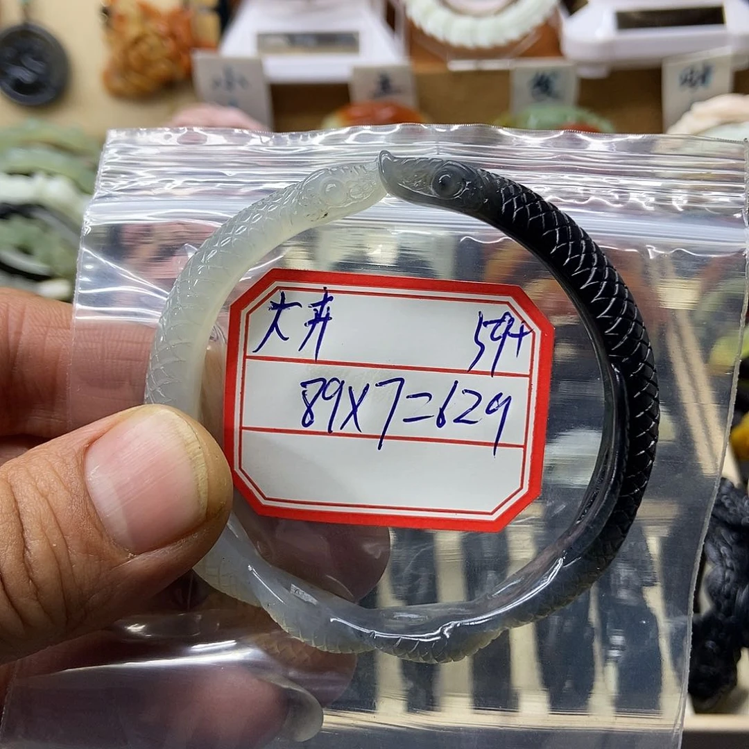 蛇纹石玉手镯未镶嵌大*卉