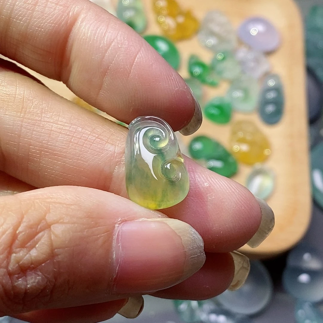 翡翠颈饰未镶嵌翡翠