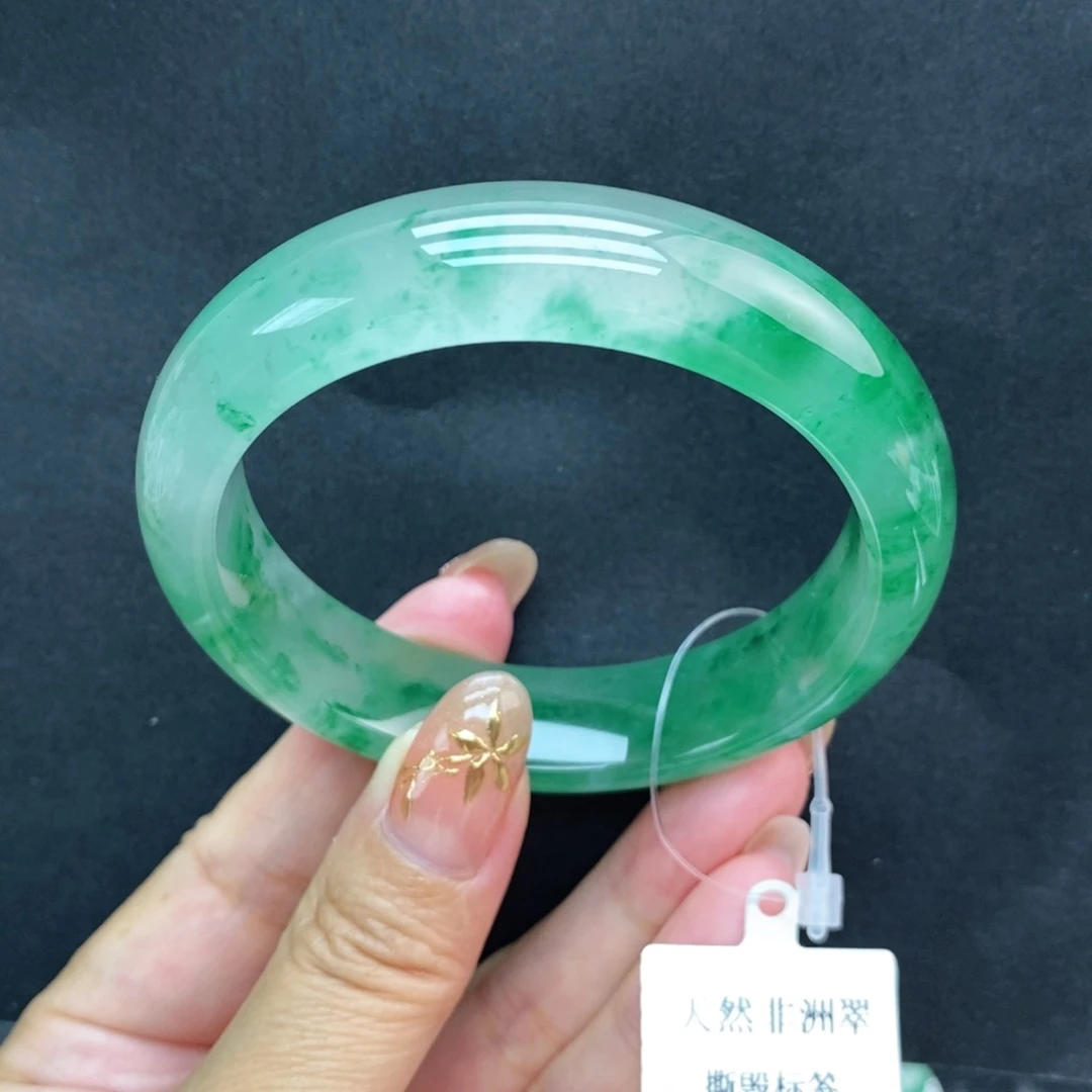 幸***烊石英质玉未镶嵌手镯