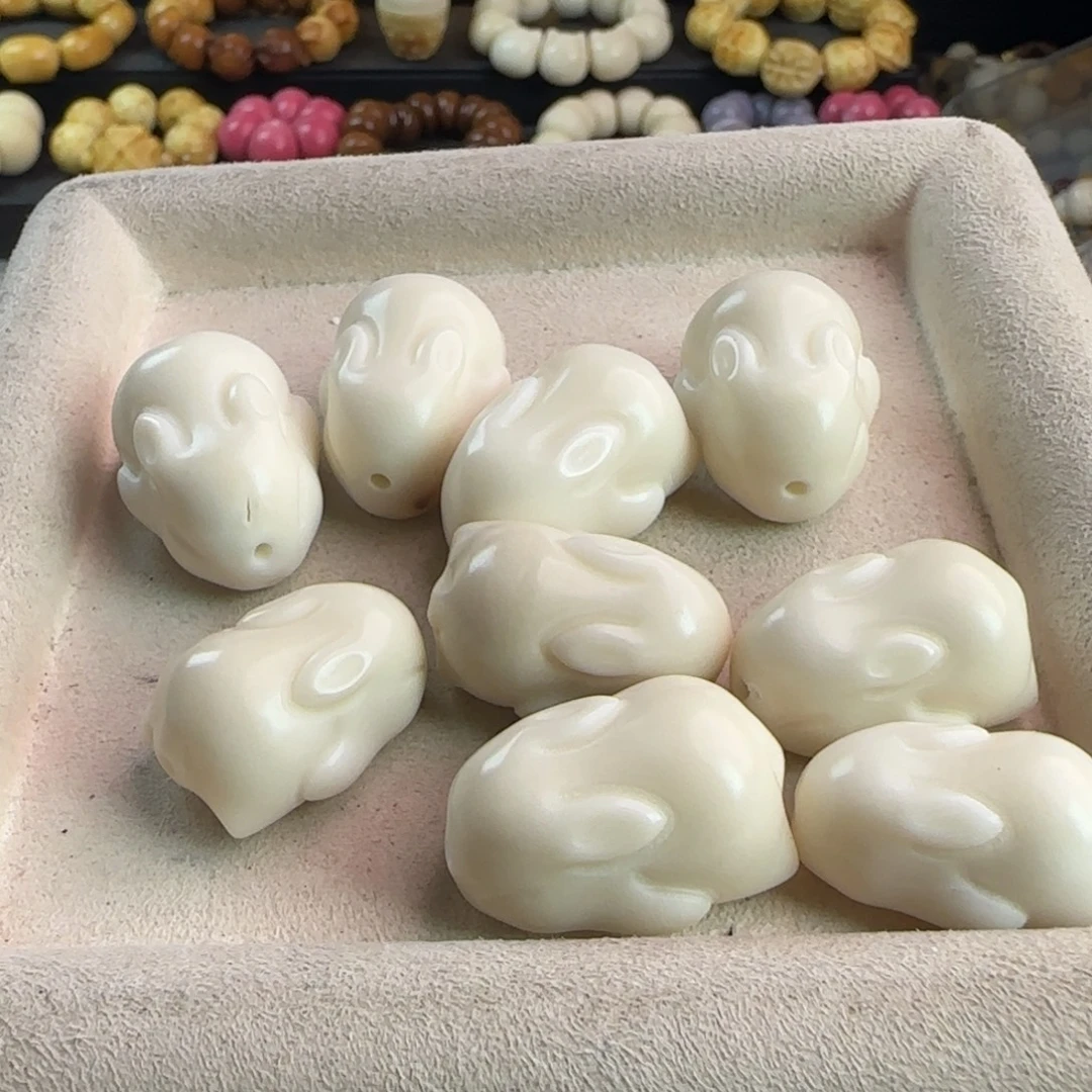 菩提根/象牙果吊坠瑕疵牙果白色趴趴兔9颗