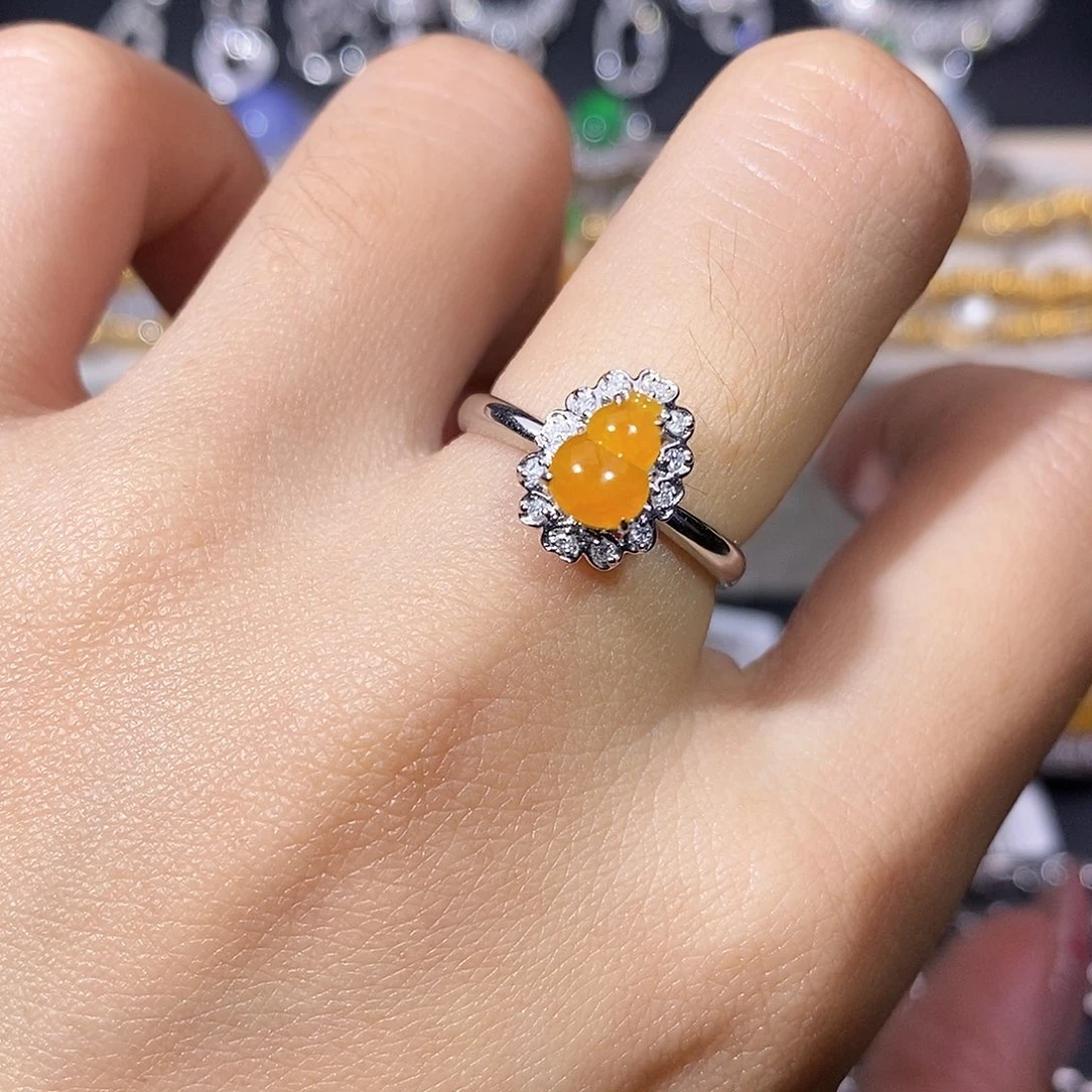 翡翠18K金镶嵌颈饰戒指