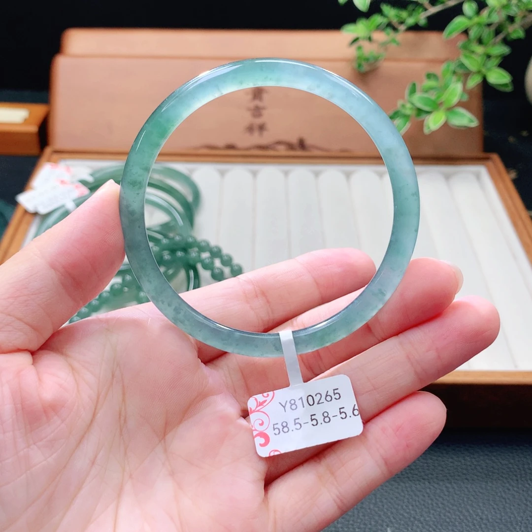 未镶嵌手镯（圆镯）翡翠