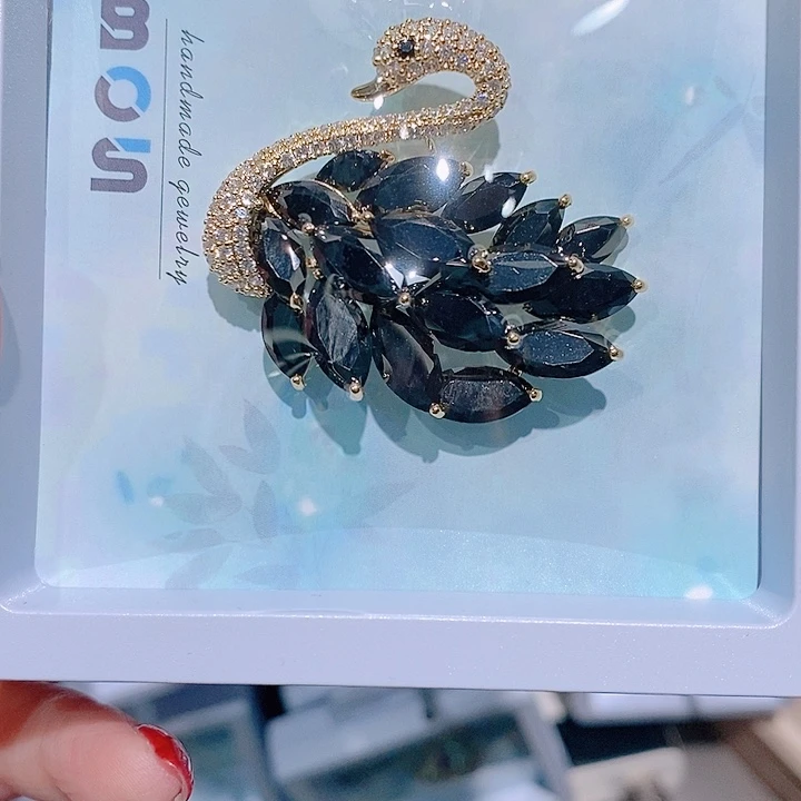 锆石铜合金黑天鹅胸针 经典款