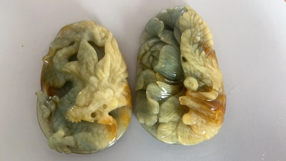 岫岩玉精美龙凤吊坠