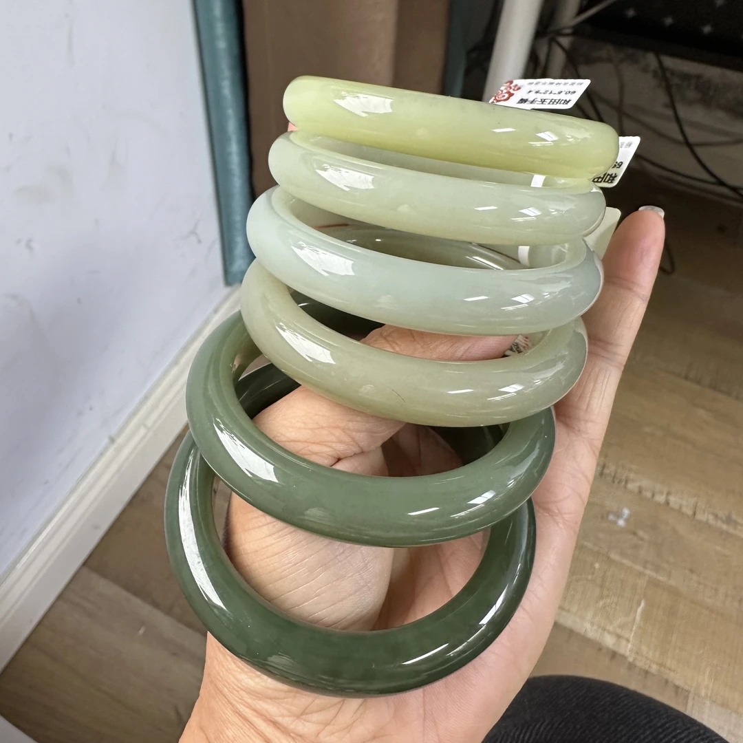 新疆和田玉且末料手镯多样性拍一发一颜色随机发货圈口50微瑕疵