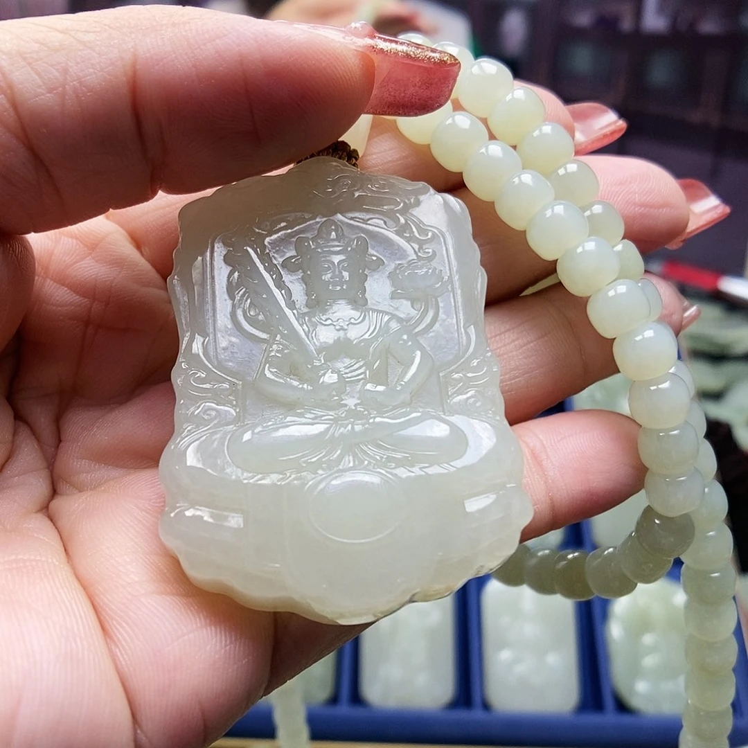 和田玉颈饰未镶嵌天**?