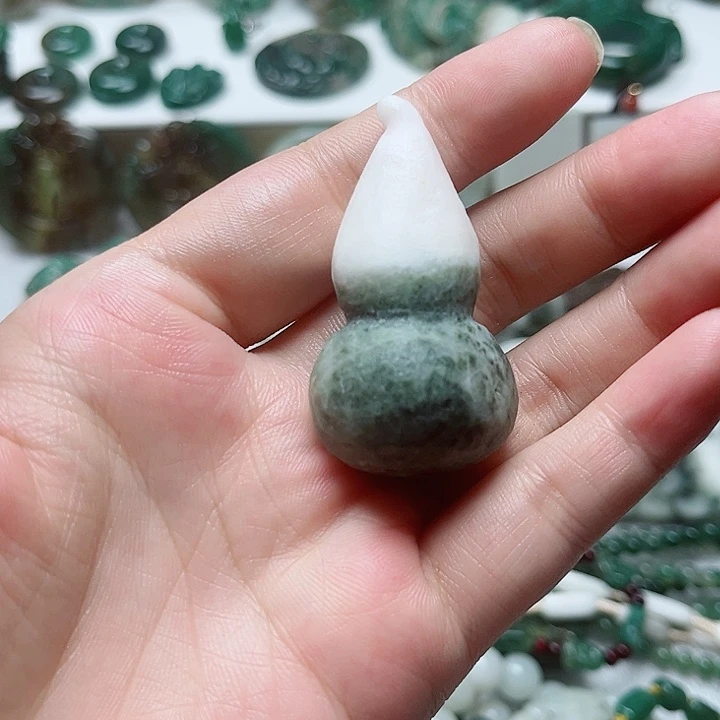 独山玉未镶嵌吊坠