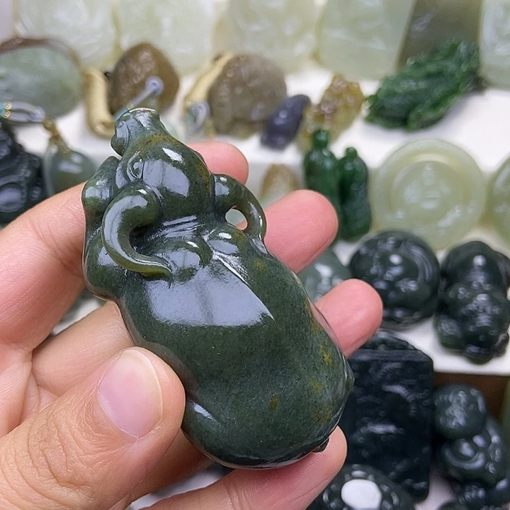 和田玉未镶嵌颈饰