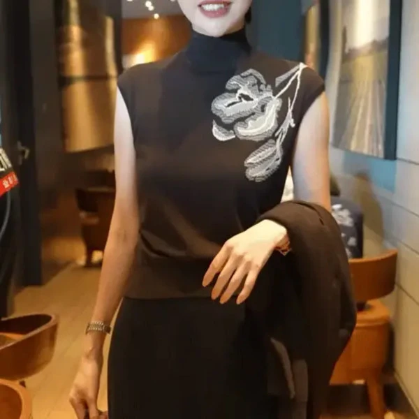 精纺羊毛~【摩登女郎】半高中领“48支”紧密织法刺绣针织内搭马甲