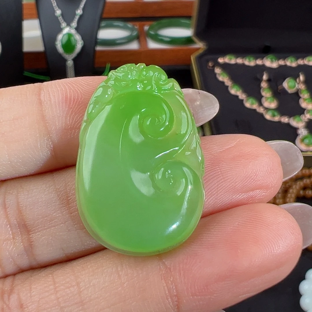 和田玉（碧玉）未镶嵌颈饰落**年果绿如意