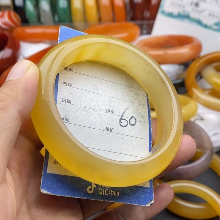 未镶嵌手镯石英质玉