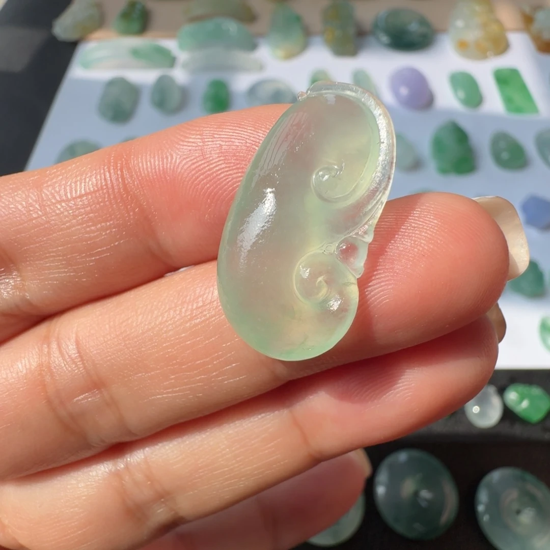 定制翡翠未镶嵌冰绿如意