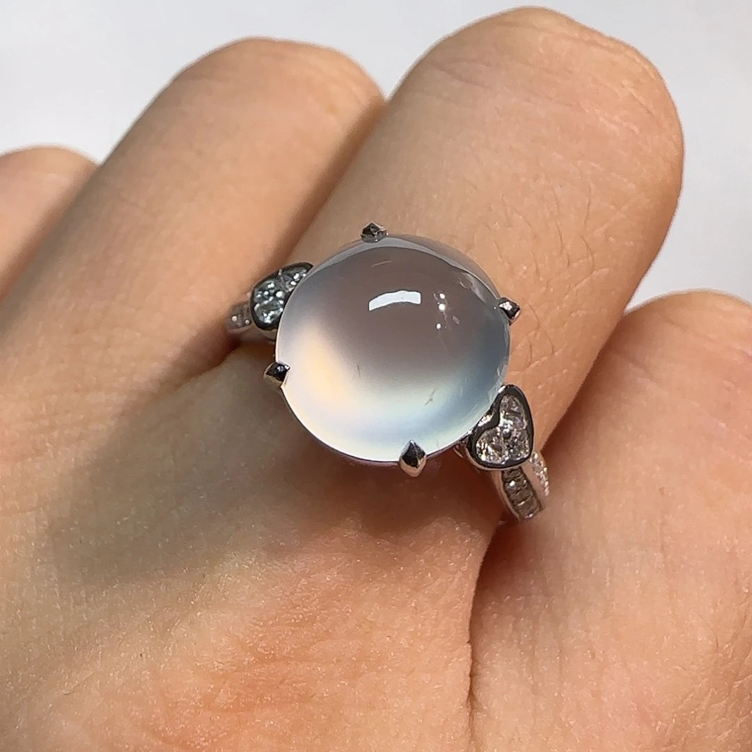 翡翠18K金镶嵌戒指蛋面