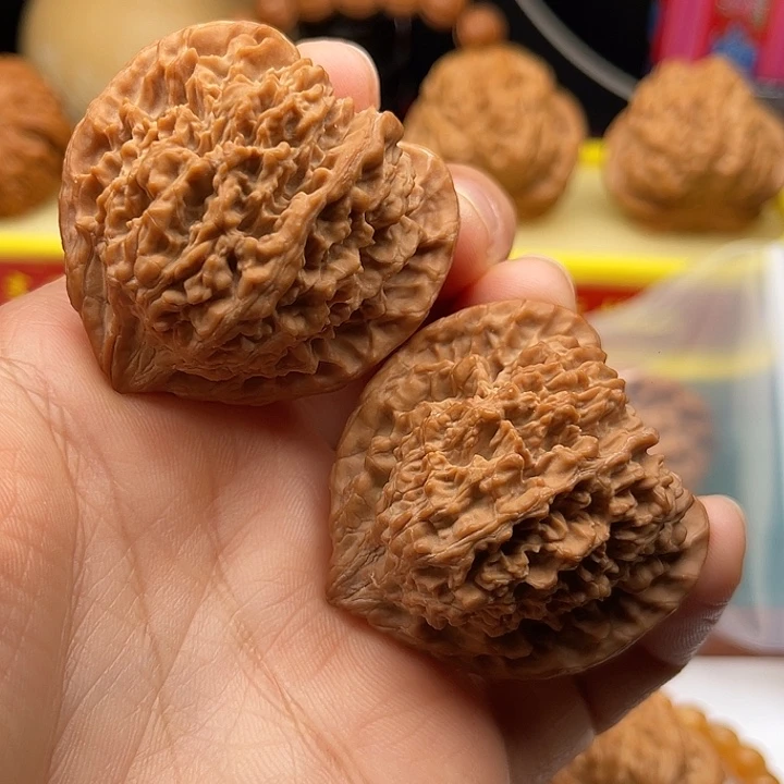 桃核把件43原桩满天星狮子头