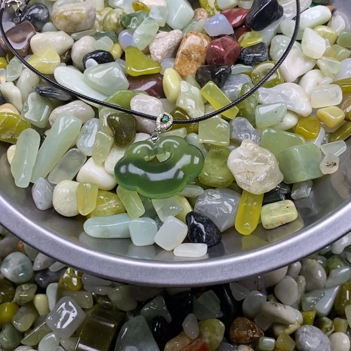 蛇纹石玉鱼缸石未镶嵌