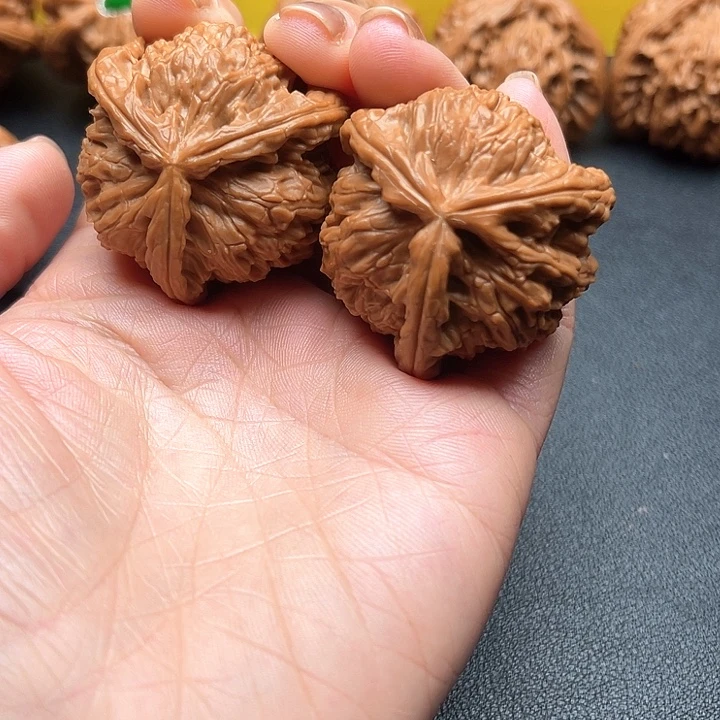 洪***宾核桃40尺白狮子拼接三棱