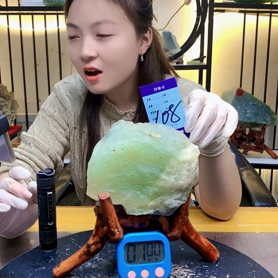 【闪购商品】未镶嵌蛇纹石玉原石潘****你