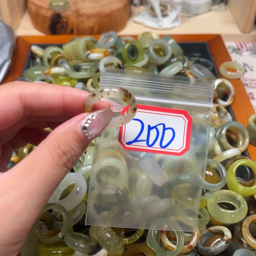 灯***个蛇纹石玉未镶嵌珠宝奇石